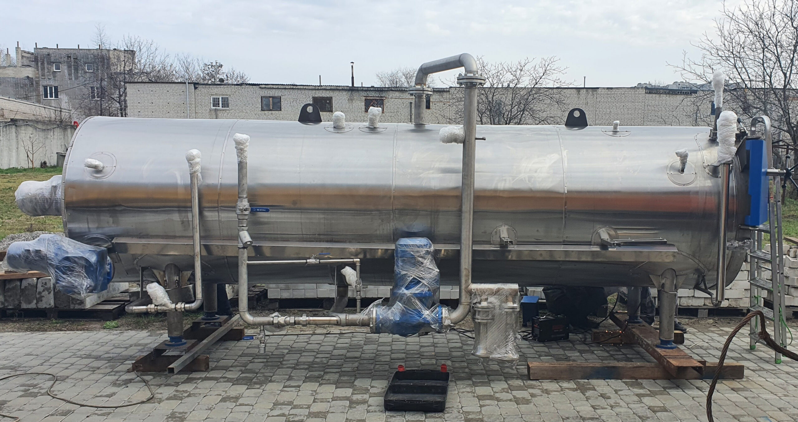Industrial autoclave