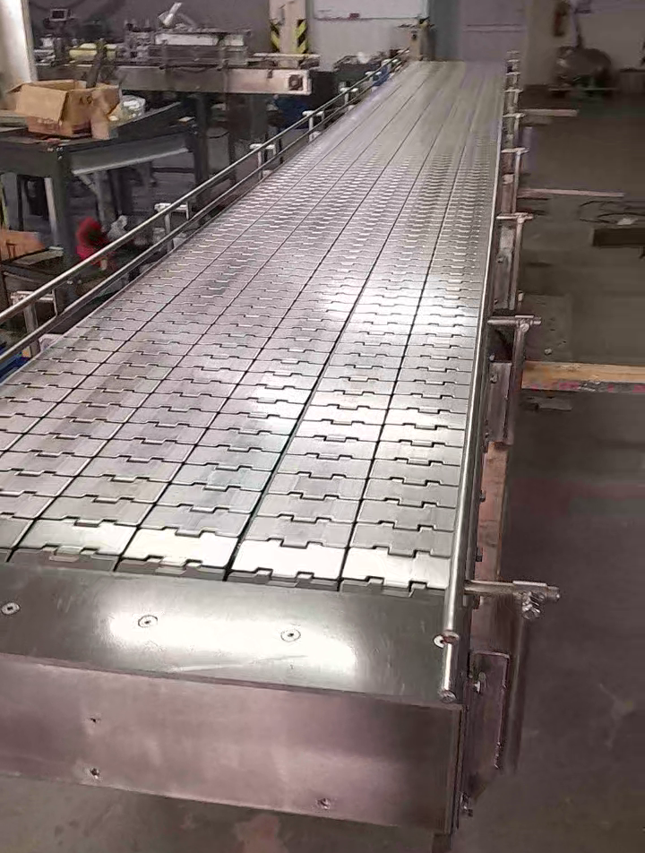 Conveyor system (wide conveyor with plate chain)