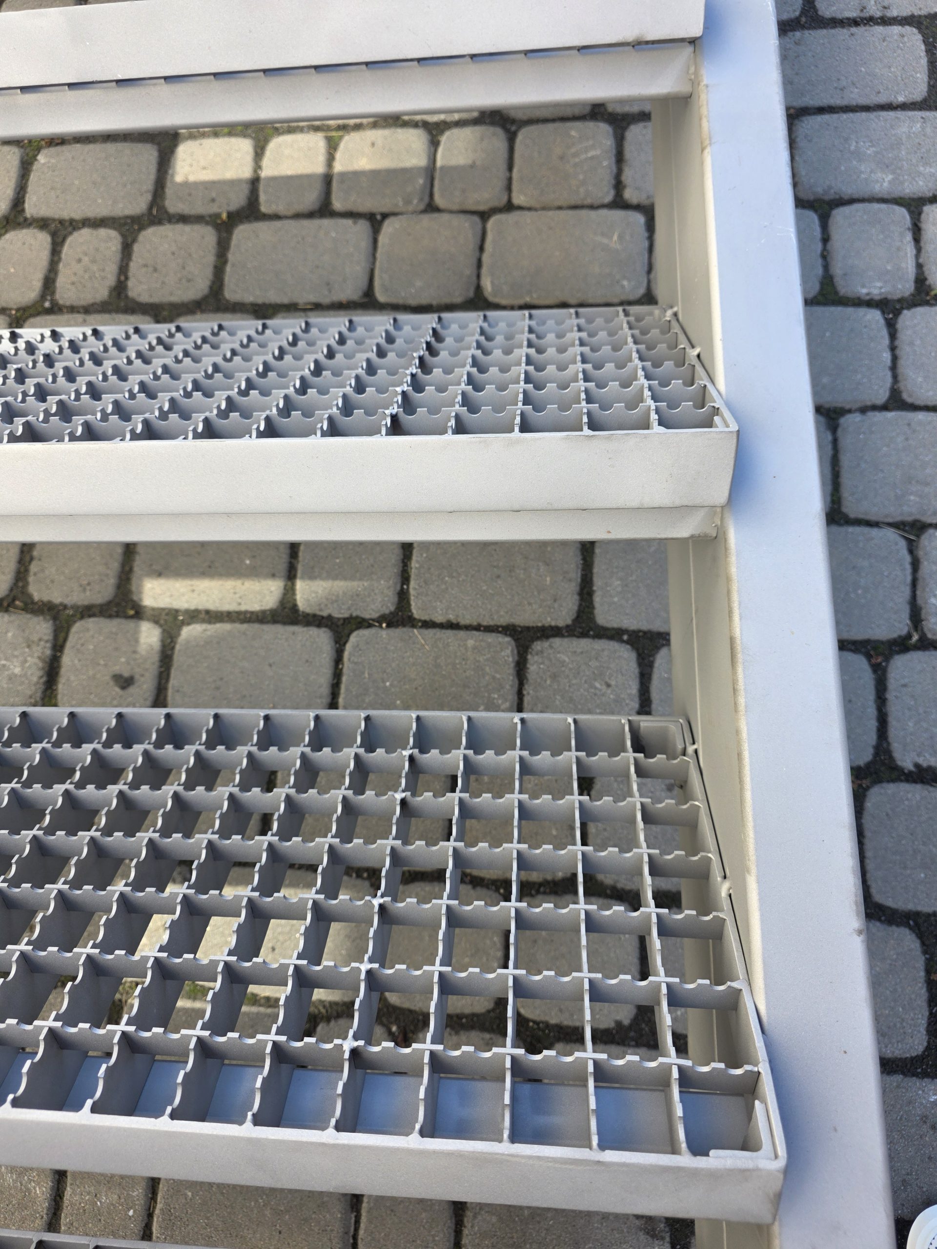 Промислові металеві сходи з поручнями | Сходи для цеху та обладнання